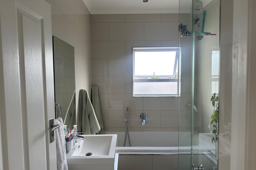 To Let 4 Bedroom Property for Rent in Parklands North Western Cape